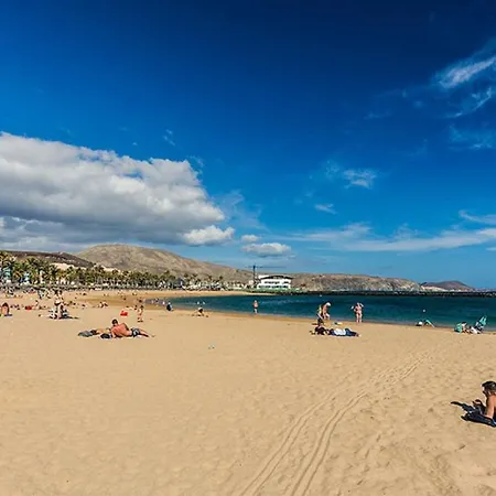 Апартаменти Wonderful Holidays, Ocean View, Close To The Beach
